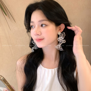 海浪裙摆~高级感夸张串珠耳环女2026年新款气质耳钉独特设计耳饰