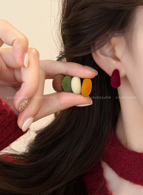 复古秋冬红色植绒耳环女2025新款独特漂亮银针耳钉适合冬天的耳饰