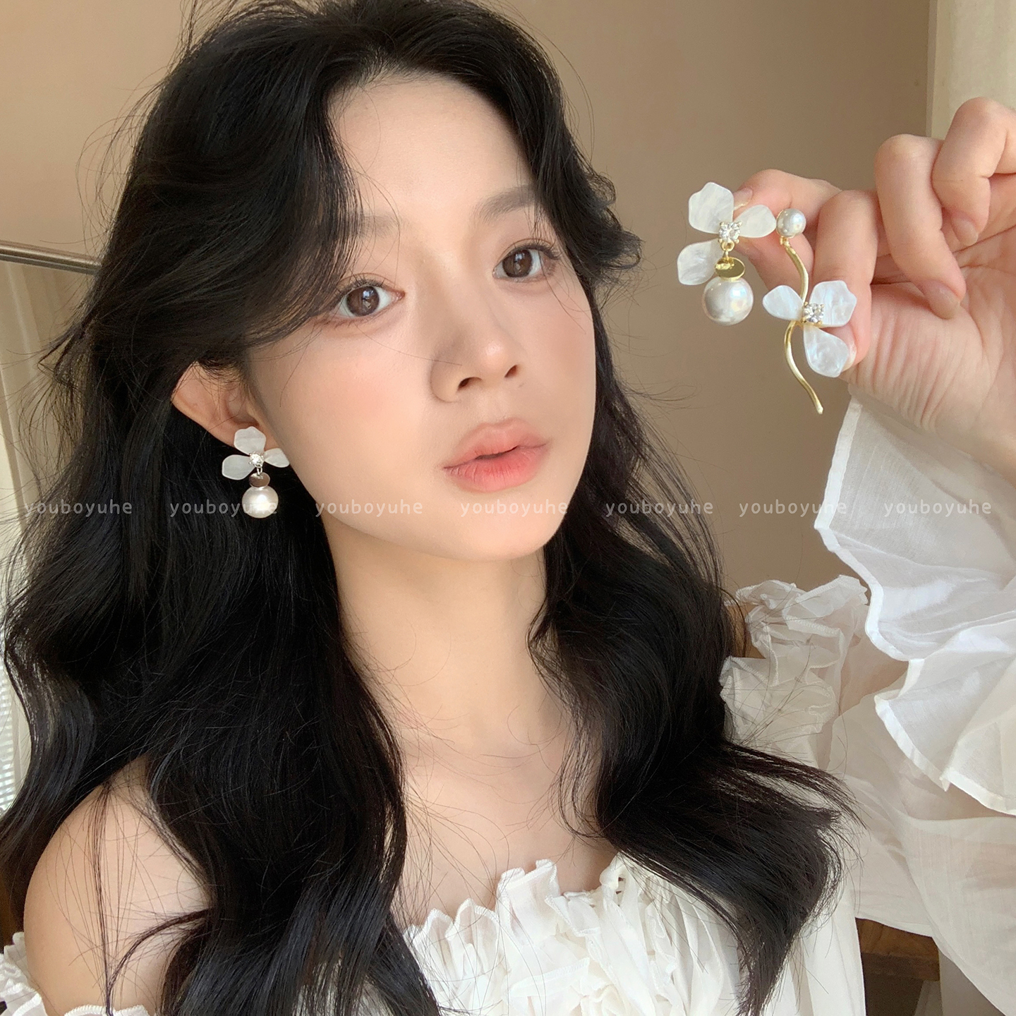 白色花瓣珍珠耳钉小众独特耳饰女