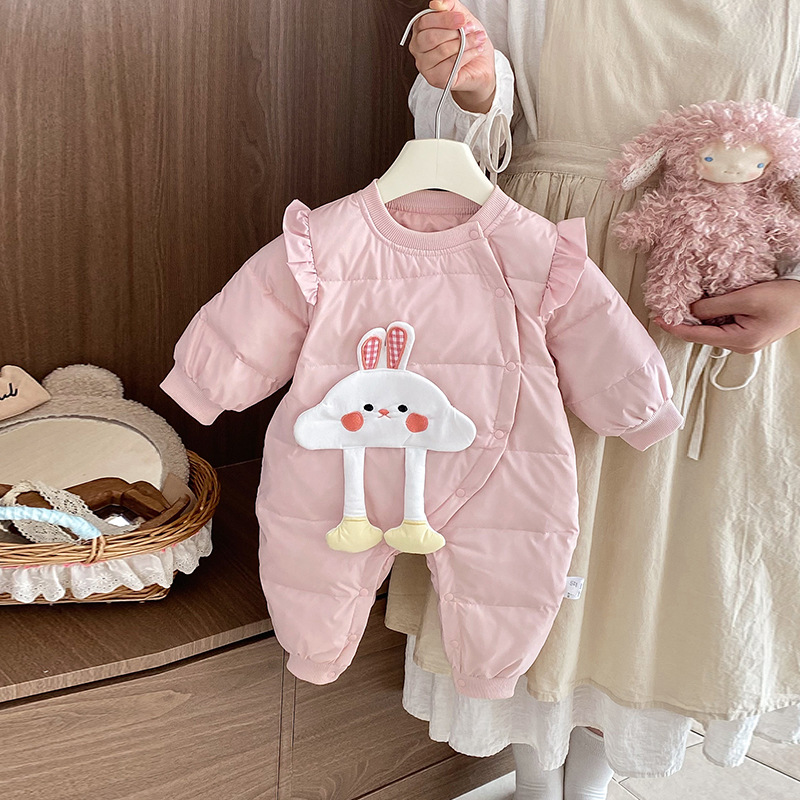 婴儿羽绒服连体衣女宝宝公主90白鸭绒轻薄羽绒哈衣外出服冬装抱衣