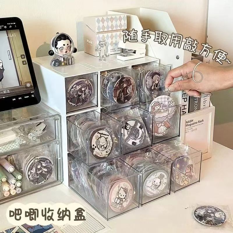 桌面吧唧收纳盒亚克力抽屉式大容量分格多功能透明谷子立牌周边盒图片