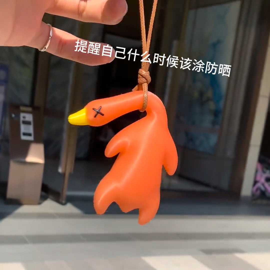 车载变色烤鸭挂件紫外线感温变色钥匙扣车内装饰品摆件创意挂饰鸭