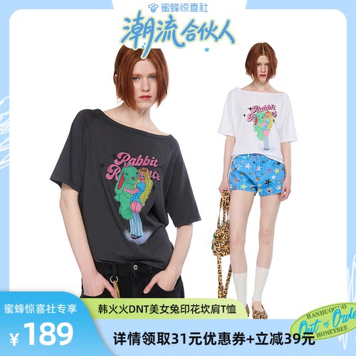 【韩火火专场】DNT/韩火火 复古甜酷美女兔印花斜肩可爱休闲T恤