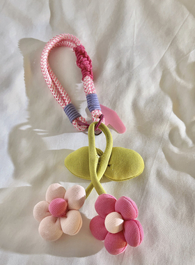 文艺ins少女心立体玫红粉双生花朵挂件短款手绳适用于手机壳挂绳多功能百搭包挂饰钥匙扣ccd户外旅行便携手环