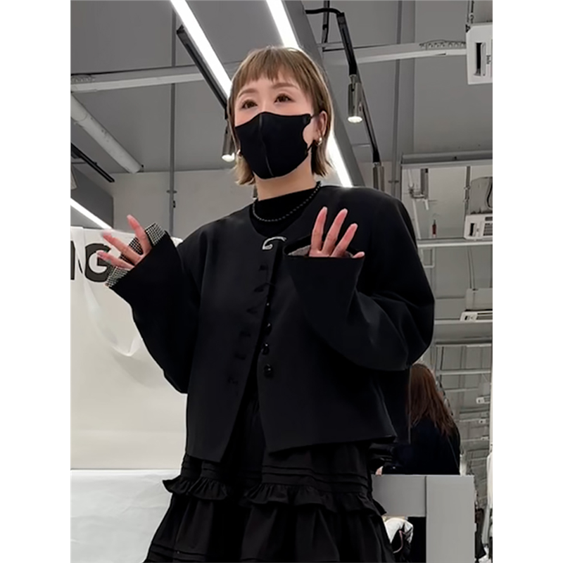 现货诗歌兰女装2025春款2818高级感西装垫肩圆领时髦短款外套B28