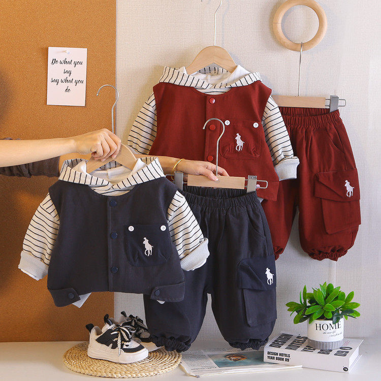春秋男童套装帅气儿童衣服2026新款男宝宝连帽卫衣马甲卫裤三件套