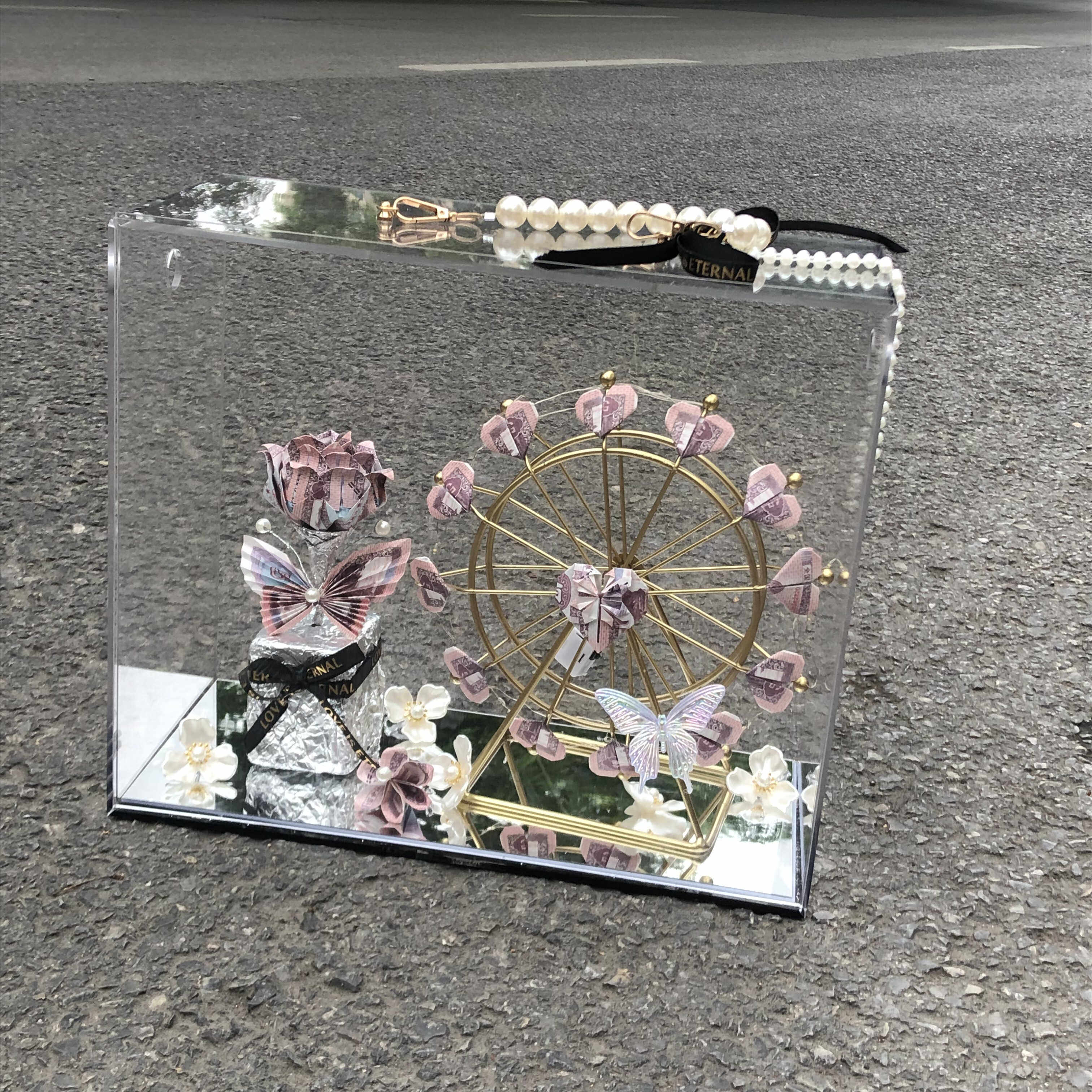 高端有钱花旋转爱心摩天轮