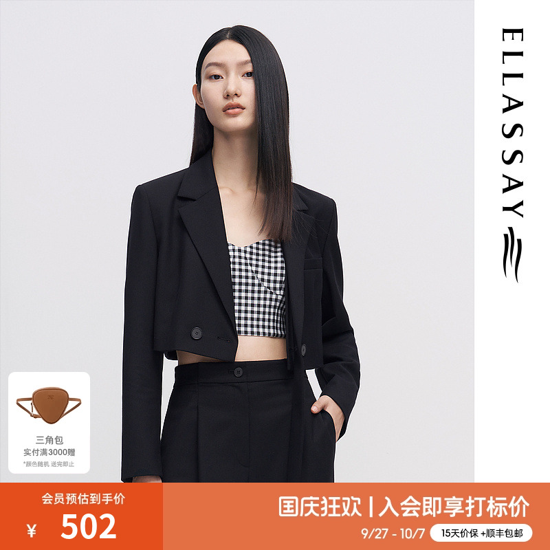 双排扣设计 时尚且简约