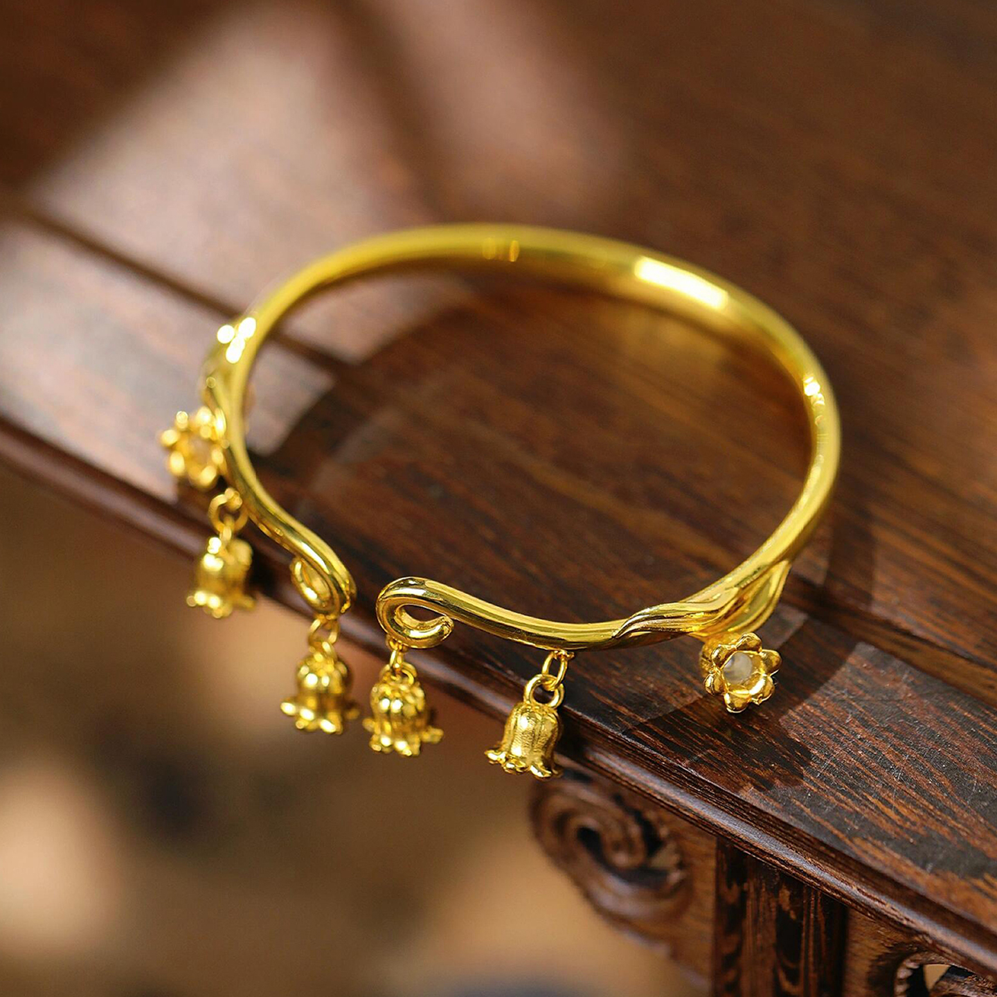 铃兰手镯金店同款开口镯子手饰女