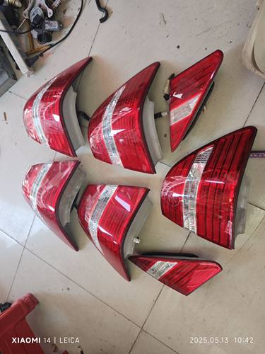 雷克萨斯LS430尾灯05年LS430后期尾灯原装拆车件