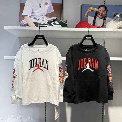 JORDAN乔丹26年秋款长袖T恤儿童街头休闲风串标印花上衣JD2632169