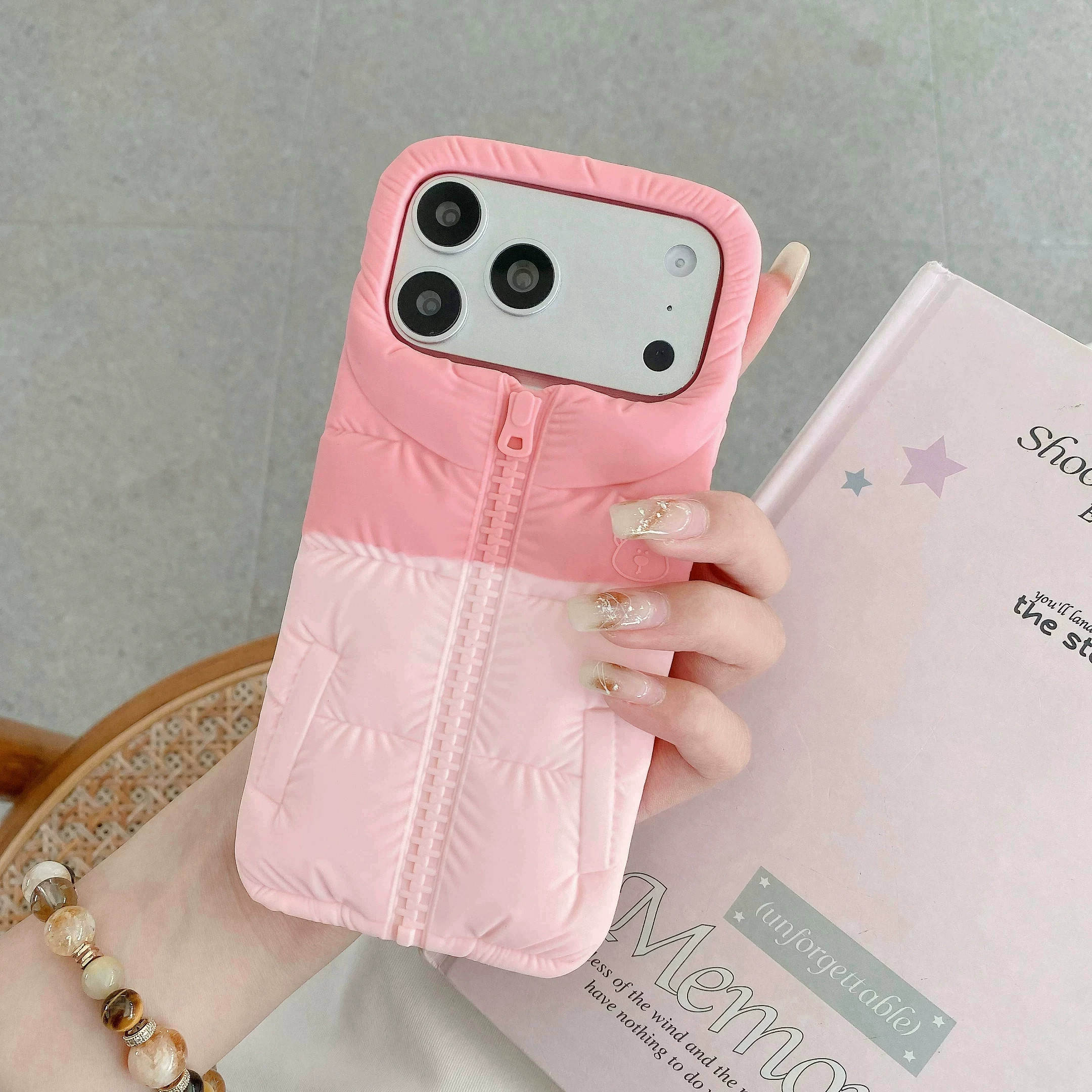立体硅胶小熊羽绒服适用iphone18ProMax手机壳17promax新款16pro卡通15pro创意14可爱女款17promax防摔保护套