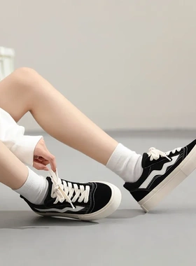 撞色拼接厚底板鞋女2023新款学院经典黑白运动休闲鞋韩版百搭