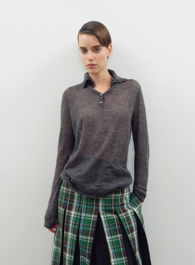 【JUNWEILIN】hug 2025秋冬新款灰色细马海毛纽扣高领上衣