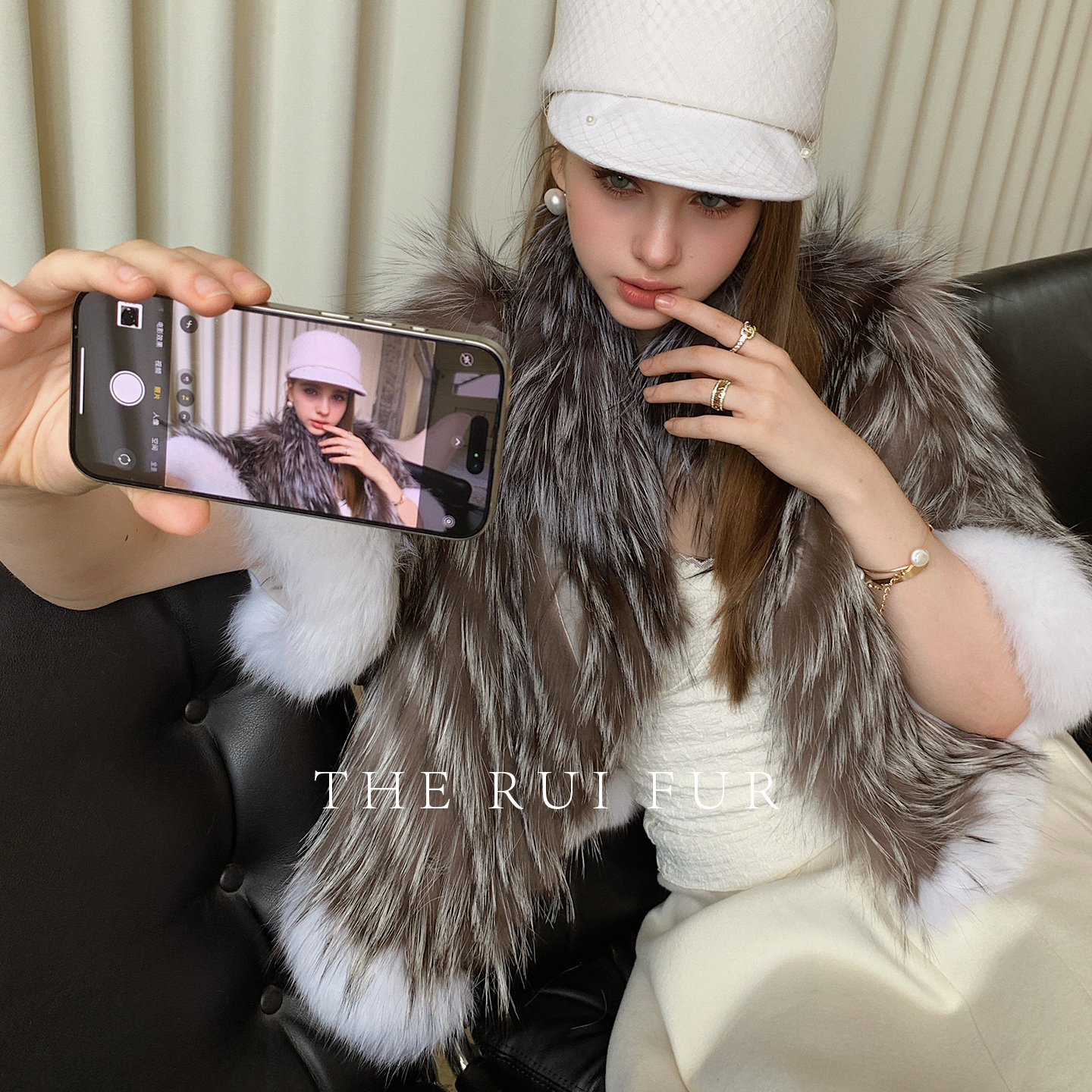 【TR】“贵夫人”超密夹革工艺银狐狸毛斗篷披肩短款皮草外套女冬