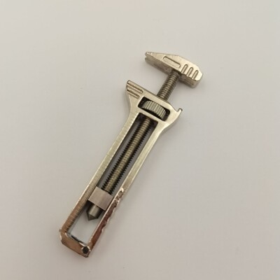 跨境爆款钥匙扣开瓶器Keychain Bottle Opener钛合金多功能小