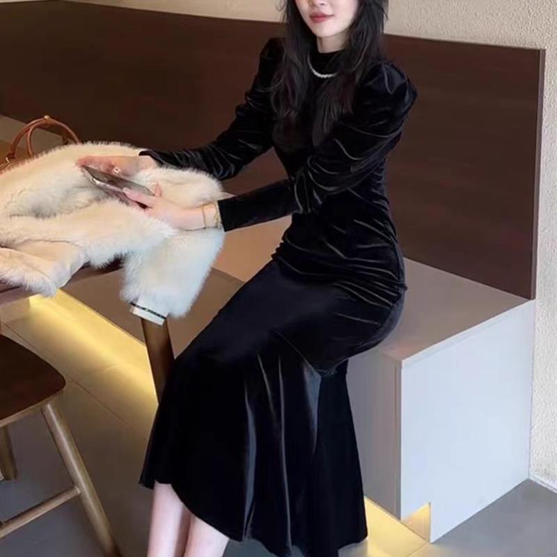 今年流行漂亮金丝绒连衣裙女早春季2025新款气质修身长袖鱼尾长裙