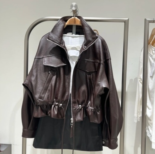 VM NY NB UR2025秋时尚机车风翻领拉链抽绳棕色pu皮衣夹克外套女