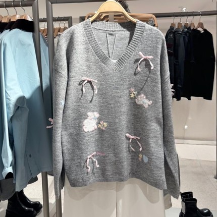 VM NY NB UR2025冬百搭学院风童趣V领蝴蝶结兔子印花长袖针织衫女