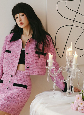 【折】MOOD X MIURA 秋新款 玫红色粗花呢PU皮拼接短套装