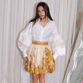 折 LOST GENERAL白色宫廷百褶袖 衬衫 黑色泡泡花苞裙