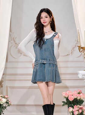 Three Quarters 25AW 蓝色百褶无袖牛仔背带连衣裙