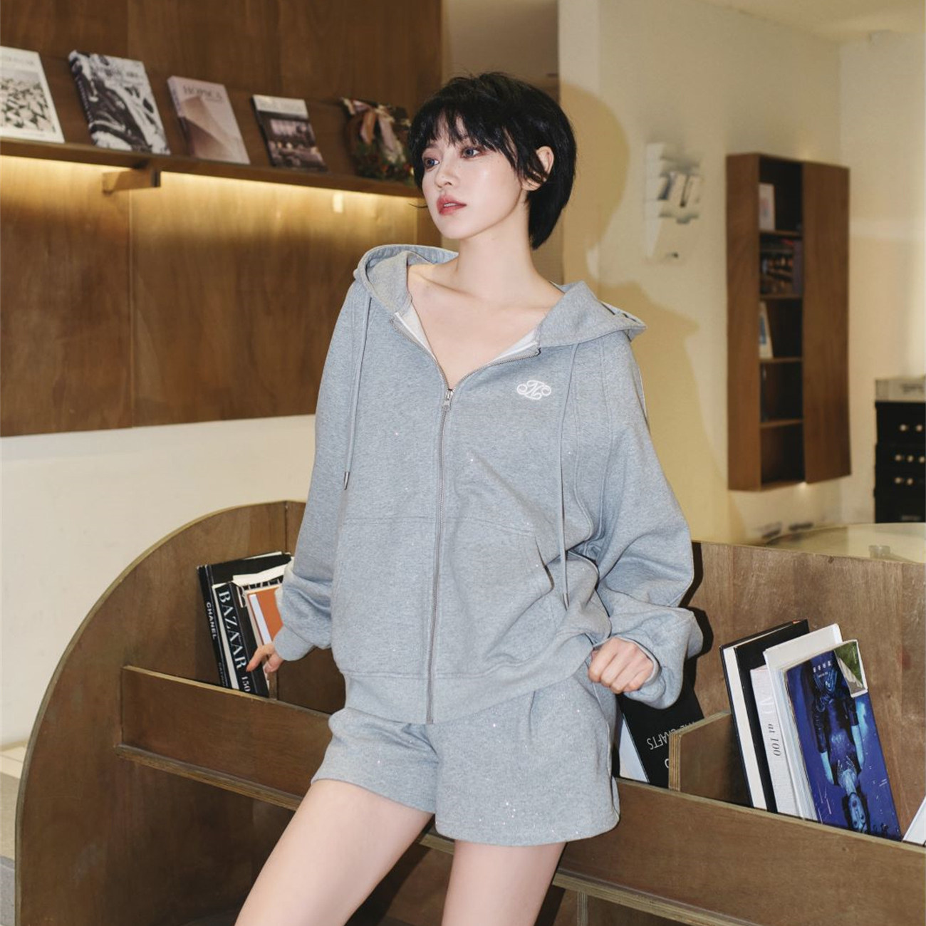 three quarters 官方旗舰店2024秋冬新款灰色细闪宽松卫衣外套木