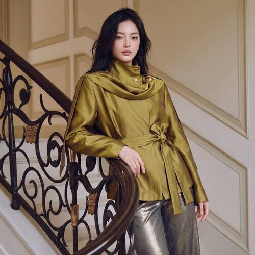 CNLEEWEI 26AW 复古柔光三角金属扣通勤宽肩围裹外套上衣