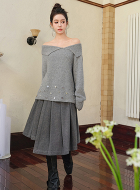 Three Quarters24秋季灰色羊毛马海一字肩手工珠片毛衣百褶呢半裙