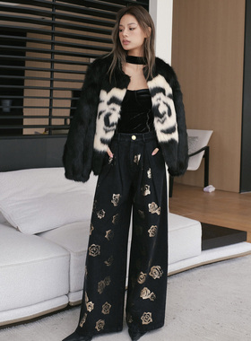 【清货折】LUMING ROOM 丝绒挂脖连体上⾐烫⾦玫瑰印花⽜仔裤木兰