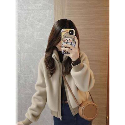 独特漂亮的初加冬浅咖色茸毛茸绒加厚小香URE风款羊羔短绒外套女