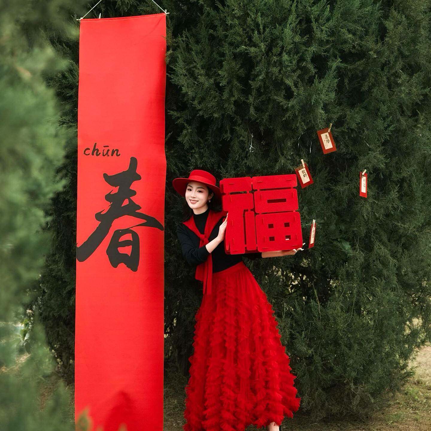 出片神器！2026马年拍照春字挂布手持道具喜庆氛围布置摆件元宵节