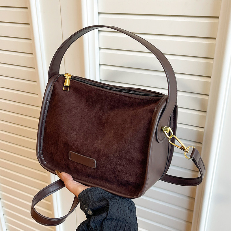 2025复古麂皮腋下包女百搭手提包咖啡色枕头包小众设计感单肩包,箱包皮具/热销女包/男包,腋下包,淘宝优惠券,粉丝福利购,淘宝优惠卷
