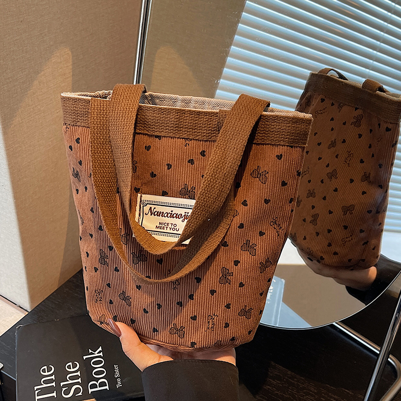 网红ins灯芯绒水桶包女2025新款