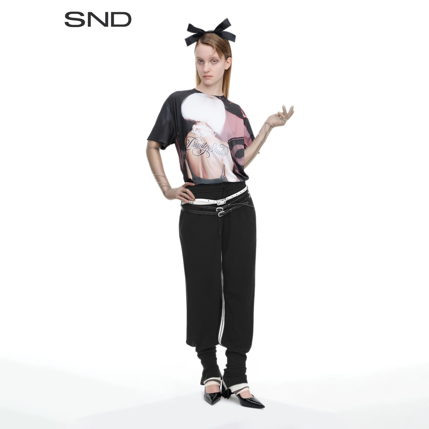 SS26条纹装饰长裤女款图片