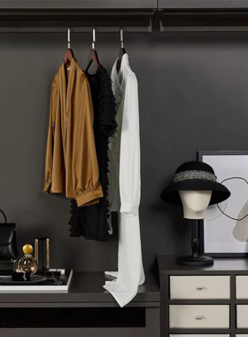 样板间女士衣柜装饰品组合摆展厅衣服高跟鞋口红香水全屋摆设定制