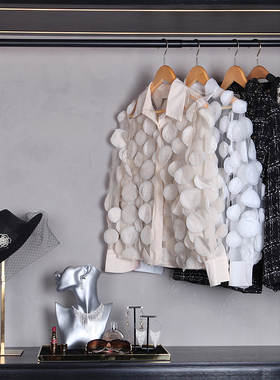 轻奢样板间女士衣帽间小香风外套帽子全屋定制装饰品组合搭配陈列