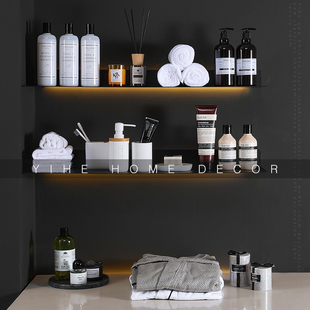 轻奢卫生间样板间摆件小组合置物架装 饰品香薰托盘浴袍白毛巾道具