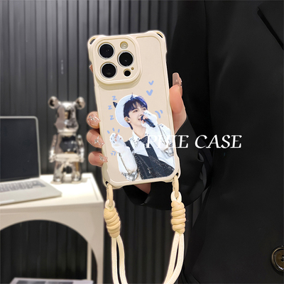 17ProMax唱歌周深iPhone16斜挎手腕挂绳苹果13四角开孔华为Mate80适用防摔15plus手机壳软14周边荣耀500ins风