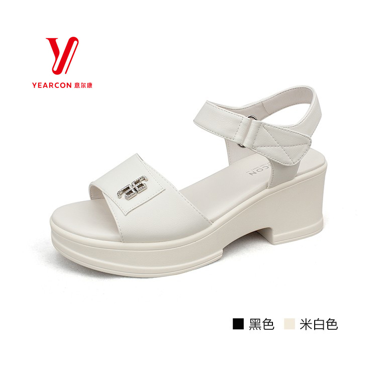 意尔康坡跟凉鞋简约百搭一字带