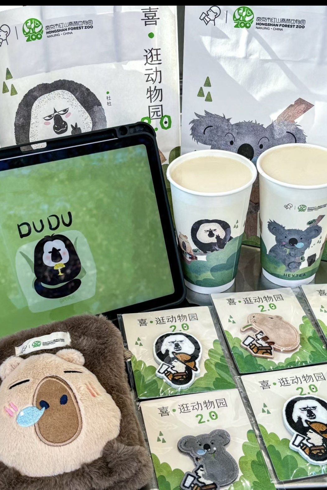 正版代购】喜茶红山动物园联名毛绒徽章主题杯毛绒包水豚杜杜正版