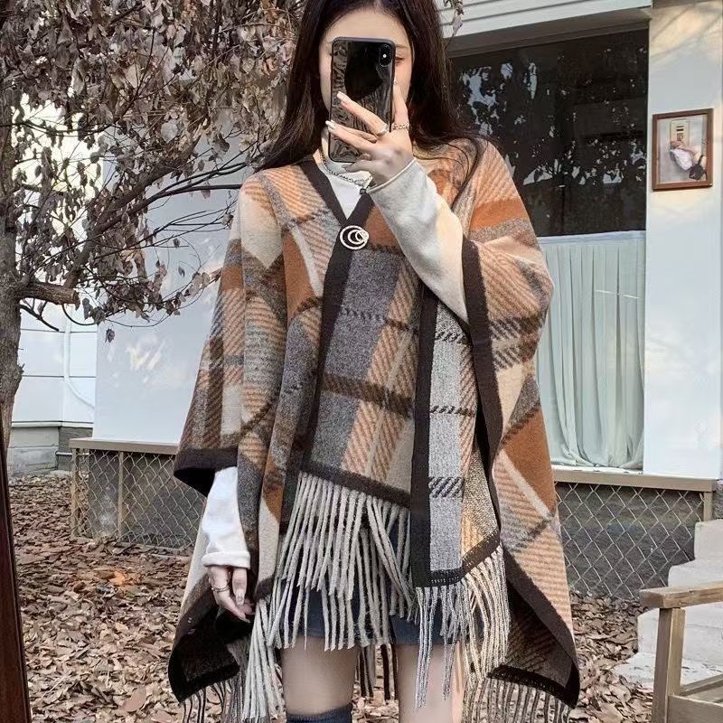 网红披肩格子外套女斗篷春秋季外搭慵懒风百搭韩版仿羊绒保暖流苏