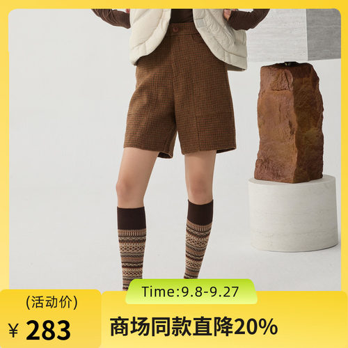 复古红格短裤，面料紧密细腻