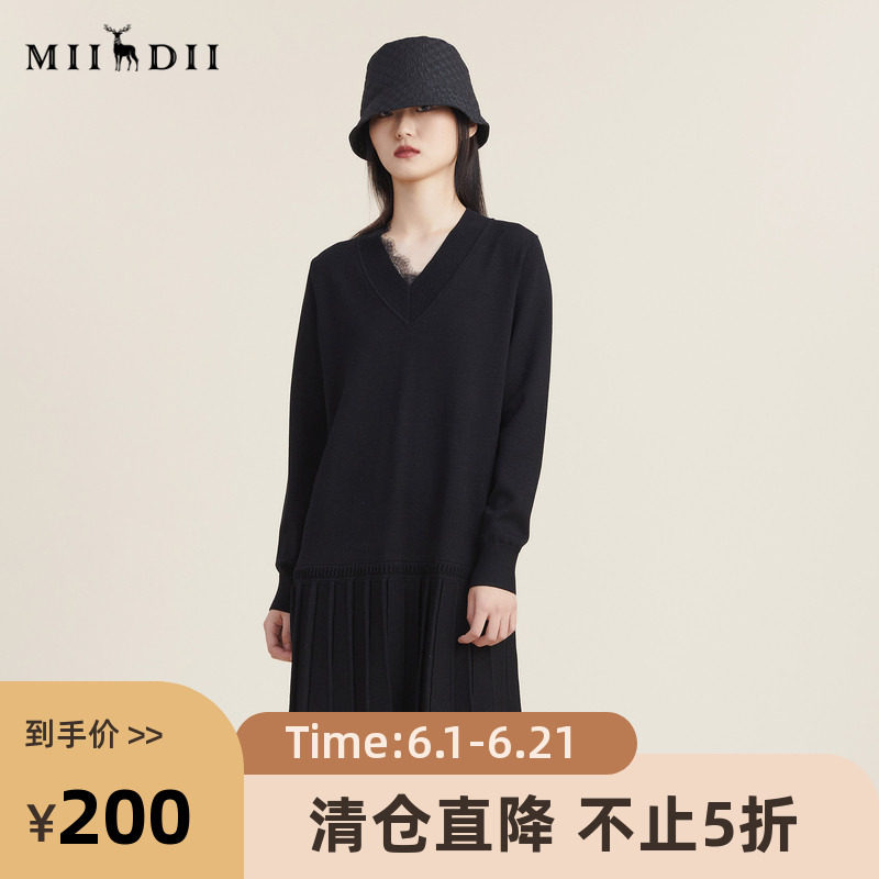 谜底2022秋新款套头V领蕾丝拼接中长款宽松针织连衣裙女223MZ1310