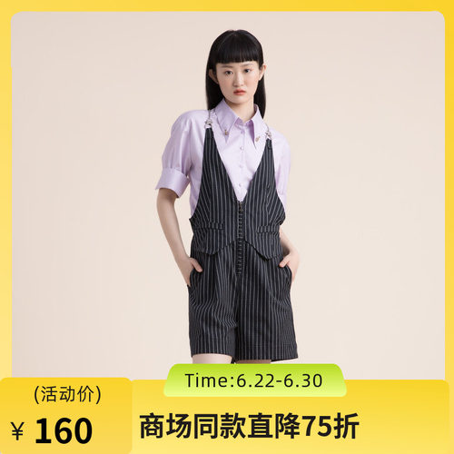 背带裤将复古马夹廓形与西装短裤结合
