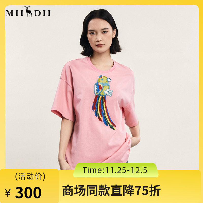 廓形时尚、包容性强，前幅仿手钩绣花