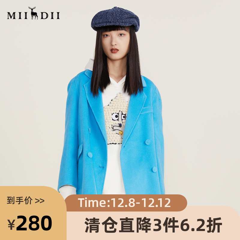 时尚款，羊毛混纺材质柔软，宽肩廓形时髦