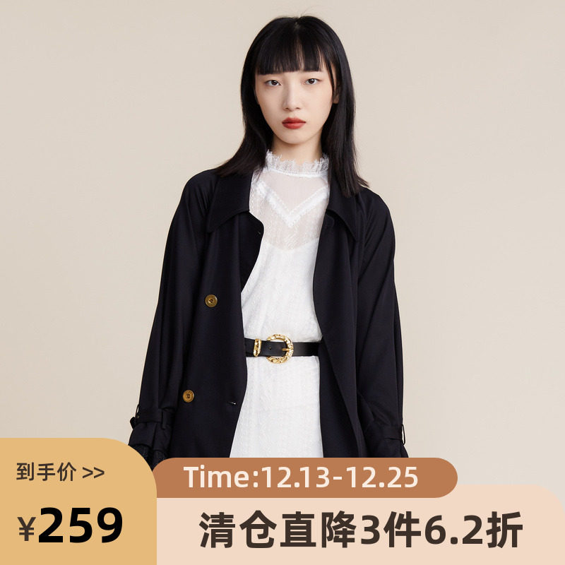 X型的风衣廓形，绑带收腰，双层荷叶边袖口