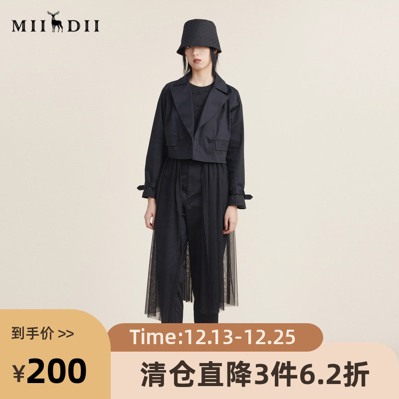 内件是背心式的网纱，外件是短款风衣