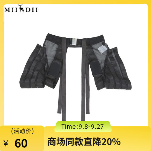 甜美的泡泡袖与机能感配件相结合